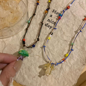 Collier long mignon petit pendentif champignon un collier amusant et enfantin pour les femmes à porter avec des chandails d'automne et d'hiver - Product Image 2