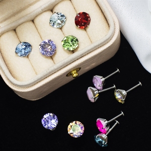 Boucles d'oreilles Huazi en acier titane de 4 mm, avec griffes intérieures super scintillantes, vente en gros - Product Image 2