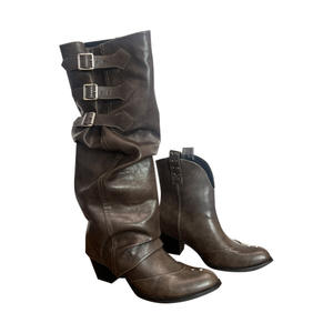 Botas de mujer marrones estilo vaquero de diseñador, botas altas hasta la rodilla con pliegues, botas de caballero con punta puntiaguda y dobladillo. - Product Image 5