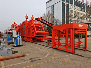 Ligne de production de blocs creux en béton à cendres volantes entièrement automatique QT15-15, machine à fabriquer des briques solides en ciment et des bordures - Product Image 4