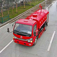 Dongfeng 4*2 5 meter kubik 5000l truk pemadam kebakaran, truk air aduan busa bubuk kering kombinasi 1