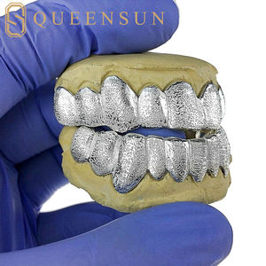 Grilles dentaires personnalisées en or 10K 14K 18K ou en argent 925, serties de moissanite taille princesse VVS, style hip-hop, effet diamant glacé - Product Image 4