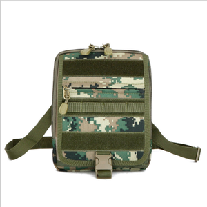 DFCB19 Sac banane et sac à bandoulière multifonctionnel 2-en-1 de camouflage woodland pour extérieur avec charge solaire d'urgence et système MOLLE - Product Image 1
