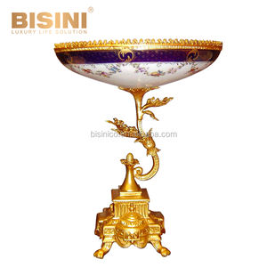 Candelabro Clásico y Elegante Réplica de Estilo Nouveau en Bronce Dorado con Harpía y Tres Gracias, con Frutero de Porcelana Pintado - Product Image 6
