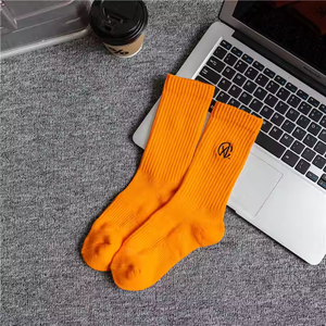 Chaussettes personnalisées en gros pour hommes et femmes – Chaussettes en coton de haute qualité OEM – Échantillon de broderie gratuit disponible - Product Image 3