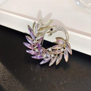 Broche de Cisne de Aleación de Lujo Chapado en Oro con Diamantes de Imitación, Broche de Alta Calidad para Compromiso y Boda - Product Image 6