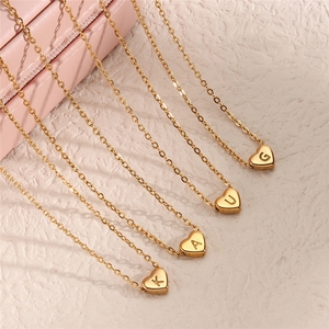 Nuova Collana Personalizzata con Ciondolo a Cuore e <span class=keywords><strong>Lettera</strong></span> Iniziale in Acciaio Inossidabile Placcato Oro per Donna - Product Image 1