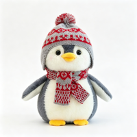 Peluche pingouin mignon avec bonnet et écharpe tricotés, poupée pingouin en peluche douce, cadeau de Noël et de l'hiver OEM ODM