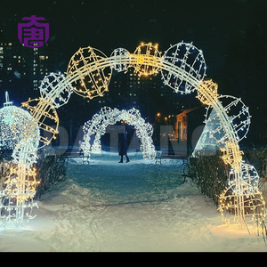 L'arche lumineuse blanche chaude pour les fêtes ajoute une touche d'élégance à l'entrée des hôtels, des jardins, des centres commerciaux et des événements hivernaux. - Product Image 5