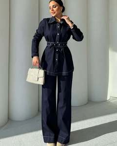 Completo Set Due Pezzi Donna: Giacca di Jeans a Maniche Lunghe Tinta Unita Semplice ed Elegante + Jeans a Gamba Larga - Nuova Collezione 2026 - Vendita all'Ingrosso - Product Image 1