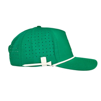 Sombreros de camionero de ala curva Snapback a prueba de agua de poliéster verde cuerda perforada con agujero cortado con láser de 5 paneles en blanco personalizado con soporte para camiseta