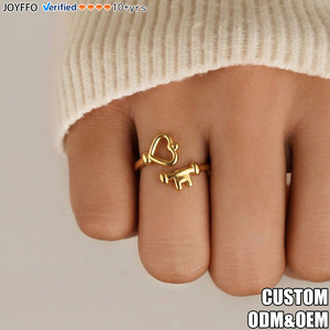 Anello a Cuore Traforato in Acciaio Inossidabile Placcato Oro 18K, Anello Aperto a Forma di Cuore Resistente all'Ossidazione, Gioielli all'Ingrosso - Product Image 1