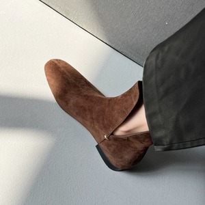 Botines Cortos Cómodos de Estilo Coreano Minimalista 2026 con Abertura Lateral y Boca en V, Punta Cuadrada y Tacón Plano - Product Image 2