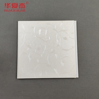 Panneaux muraux et de plafond en PVC modernes de luxe, ignifuges et résistants à l'humidité, surface stratifiée, garantie 5 ans, décoration intérieure