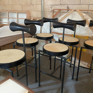 Chaises hautes de bar pour cuisine d'hôtel, tabourets de bar en rotin de luxe léger en bois massif pour restaurant et réception d'hôtel - Product Image 5