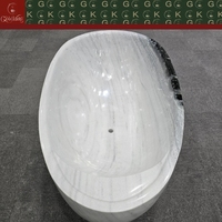 Baignoire ovale autoportante en marbre blanc Panda GOLDKING, design contemporain, veinure noire audacieuse, polissage CNC OEM, sur mesure