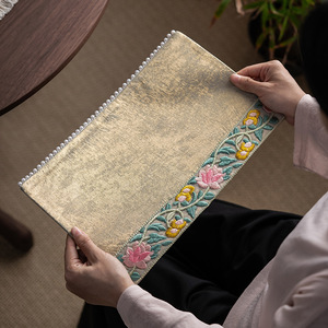 Tapete de Tela Rectangular Bordado a Mano con Diseño Floral para Mesa de Té - Product Image 2