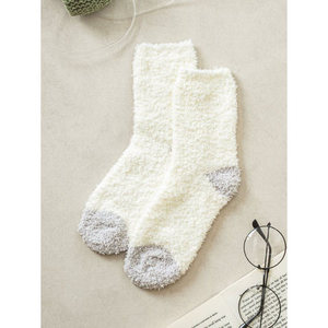 "Chaussettes en nylon à mailles chaudes d'hiver pour filles à fleurs Taille unique Blanc" - Product Image 1