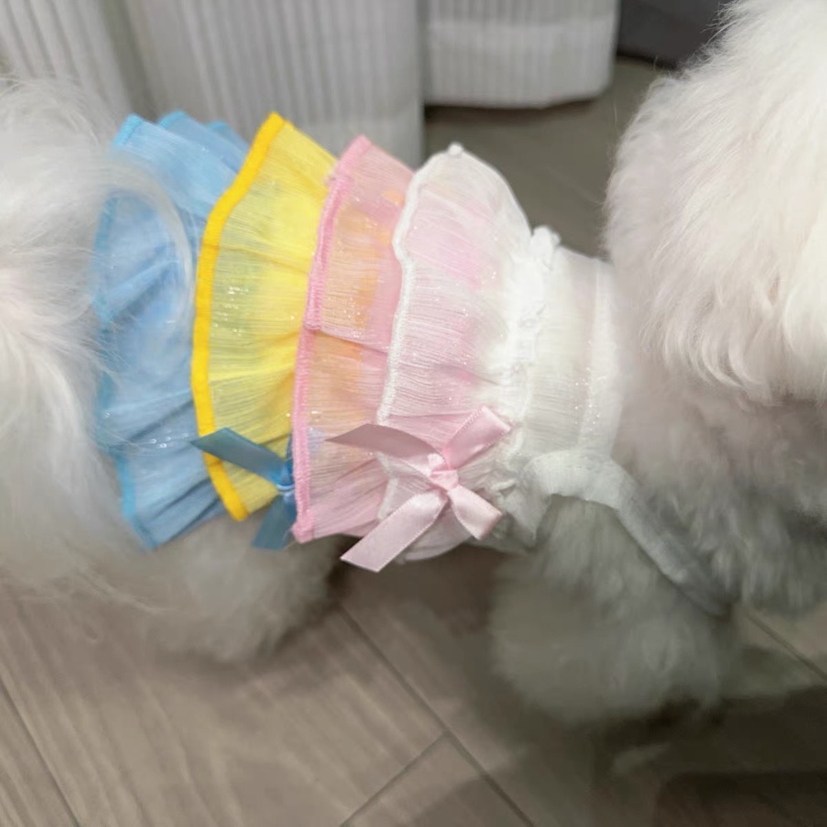 สีขาว