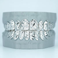 Grillz personnalisés hip-hop plaqués or, faits à la main, avec moissanite VVS taillée en profondeur, sablée