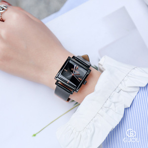 นาฬิกาทรงสี่เหลี่ยมเล็กสไตล์เรโทร สายหนังวินเทจ สำหรับผู้หญิง - Product Image 4
