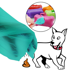 Distributeur de sacs à déjections canines en forme d'os avec logo personnalisé, idéal pour les cadeaux promotionnels et les objets publicitaires pour animaux de compagnie - Product Image 4