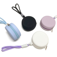Vente en gros d'étuis de rangement pour sucettes en silicone personnalisés avec des personnages de dessins animés pour sac à couches, sans BPA, étui souple pour sucettes