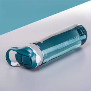 Nouveau design 26oz bouteilles d'eau froide en plastique Tritan sans BPA enfants bouteille à couvercle rabattable avec paille - Product Image 3