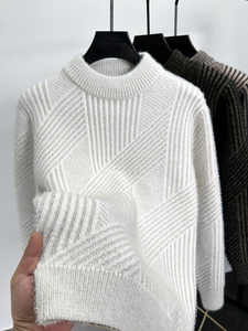 Pull pour homme à col montant en chenille jacquard personnalisable, tricoté épais et thermique, coupe ajustée, idéal comme couche de base pour l'hiver - Product Image 1