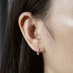 ต่างหูเพชรทองคำขาว 18K รุ่น MSE-951 จาก Messi Jewelry สำหรับผู้หญิง - Product Image 4