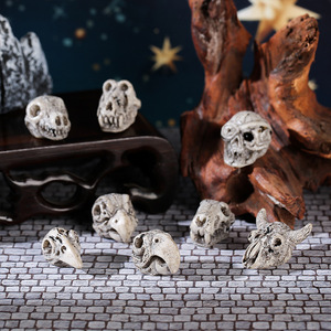 Adornos de resina con forma de calavera de animales en miniatura, decoración de Halloween, accesorios artesanales hechos a mano para interiores - Product Image 1