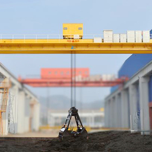 Grúa Puente de Doble Viga de 20T con Polipasto Eléctrico para Acero Fundido, Control Inalámbrico Trifásico, Clase de Trabajo A5 - Product Image 1
