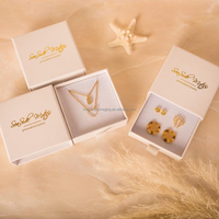 Boîtes cadeaux en carton mat de 2 mm d'épaisseur avec logo personnalisé, gaufrage, recyclables, auto-érectables, emballage pour bijoux (colliers)