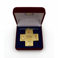 Médailles religieuses en alliage de zinc 3D gravées en forme de croix, or et argent, avec boîte cadeau, vente en gros
