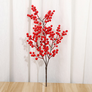 Rama de Bayas Rojas Artificiales de Yiwu Datuo Florist, Grande, 60*30, para Decoración del Año Nuevo Chino, Arreglo para Jarrón de Escritorio - Product Image 3