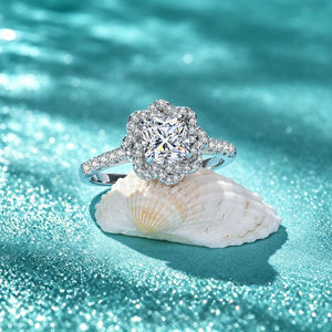 Bague de fiançailles de luxe pour femme en argent sterling S925 plaqué or, avec moissanite taille coussin D VVS1, halo floral et pavé, certifiée GRA - Product Image 6