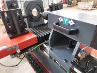 Petits tours à bois CNC économiques et pratiques sont utilisés pour le traitement des pieds de table et de chaise