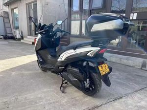 <span class=keywords><strong>SYM</strong></span> <span class=keywords><strong>Joymax</strong></span> <span class=keywords><strong>Z</strong></span> Scooter Sportivo - Qualità di Costruzione Premium ed Estetica Sportiva per Giovani Piloti - Product Image 4