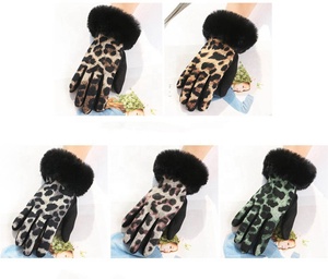 Girls Women <strong>Leopard</strong> <strong>Printed</strong> <strong>Glove</strong> With Faux Fur Trim on Cuff and Touchscreen Fingers - Product Image 4