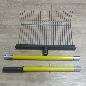 Rastrillo para hojas de acero inoxidable con mango telescópico amarillo para jardinería y trabajos en el jardín - Product Image 2