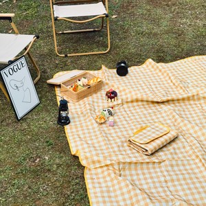 Alfombra de Picnic Plegable Portátil de Buena Calidad para Exteriores, Resistente a la Humedad y al Agua, con Diseño Geométrico - Product Image 4