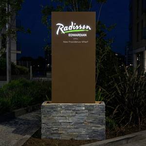 Hoogwaardige fabrieksgroothandel op maat gemaakte verlichte logo aluminium bewegwijzering, directionele pylon bewegwijzering voor straatborden - Product Image 3