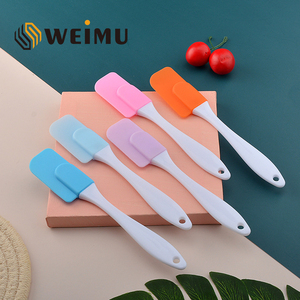 Piccola spatola di silicone per uso domestico utilizzata per diffondere burro di arachidi, salse, panna, ecc - Product Image 2