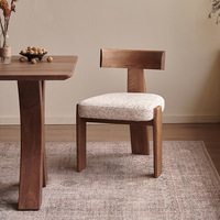 Silla de Comedor Tapizada en Madera Maciza de Fresno Blanco Estilo Medieval para Uso Comercial; Silla de Restaurante de Diseño, Origen China