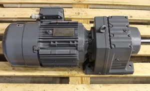 Motorreductor de Aluminio SEWS KA77/T DRN100L4/BE5HR/ES7C 64.75:1, 1000 RPM, 24V, Arranque KA77/T DRN100L4/BE5HR/ES7C - Product Image 6