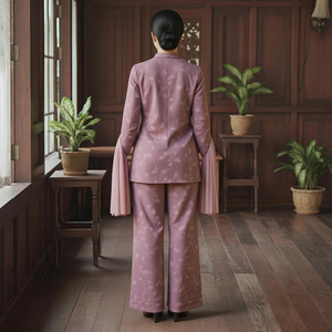 ชุดราตรีวินเทจเรียบง่ายจากโรงงานอูรุง บอรอง คีดาห์ ลายเรขาคณิตเป็นมิตรกับสิ่งแวดล้อม ผ้าเครปซี ยืดได้ ไม่ต้องรีด ยาวแบบแม็กซี่ รุ่นไวรัล ราญา - Product Image 2