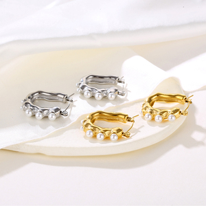 Pendientes de Aro en Forma de U con Perlas Imitación y Chapado en Oro de 18k para Mujer - Product Image 3