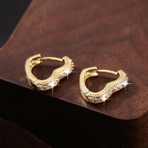 ต่างหูห่วงประดับเพชรคิวบิกเซอร์โคเนียสีขาวสำหรับงานแต่งงาน สำหรับผู้หญิง สีทอง สีเงิน - Product Image 4