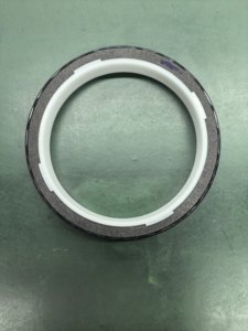 Nouveau joint d'arbre à cames arrière d'origine 3968563F en PTFE/caoutchouc premium 130x150x14mm OEM pour camions ISF3.8/ISF4.5/Aumark/Ollin - Product Image 1