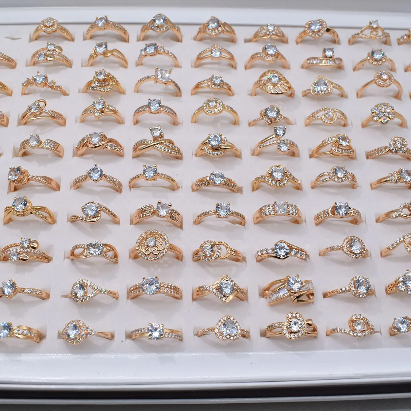 卸売ファッション婚約指輪女性ジュエリー18kゴールド舗装ダイヤモンド結婚指輪セット